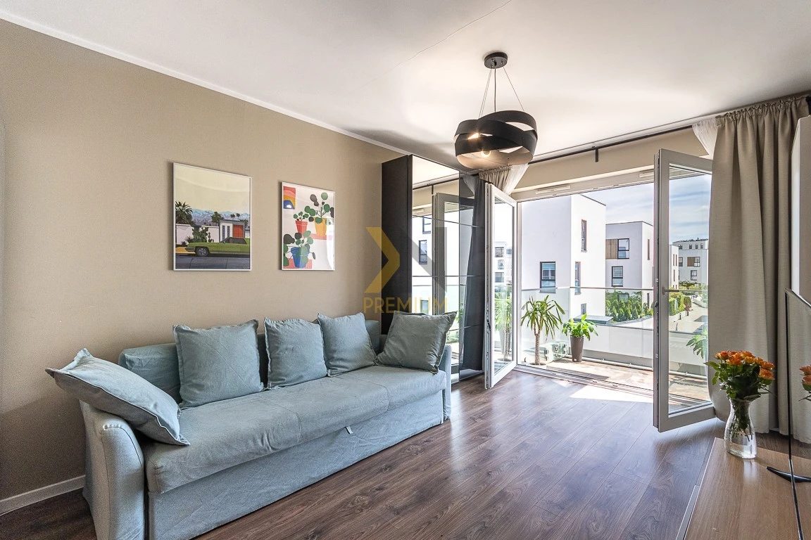 Discover a Bright 2-Room Apartment in the Trendy WUWA2 District